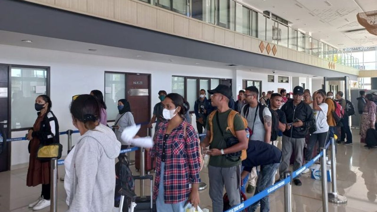 Kantor Imigrasi Atambua mencatat lonjakan pelintas di tiga Pos Lintas Batas Negara (PLBN) selama libur panjang, mencapai 3.933 orang, dengan pelayanan imigrasi tetap lancar dan terkendali.