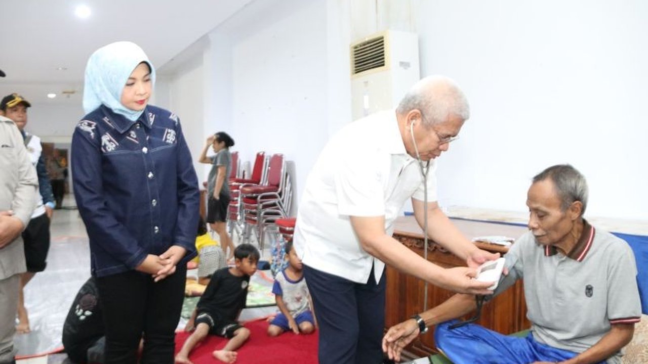 Penjabat Gubernur Kalbar meminta perusahaan memanfaatkan CSR untuk membantu warga terdampak banjir di Mempawah,  Kalimantan Barat, yang juga telah mendapat bantuan beras 10kg/KK dari Pemprov.