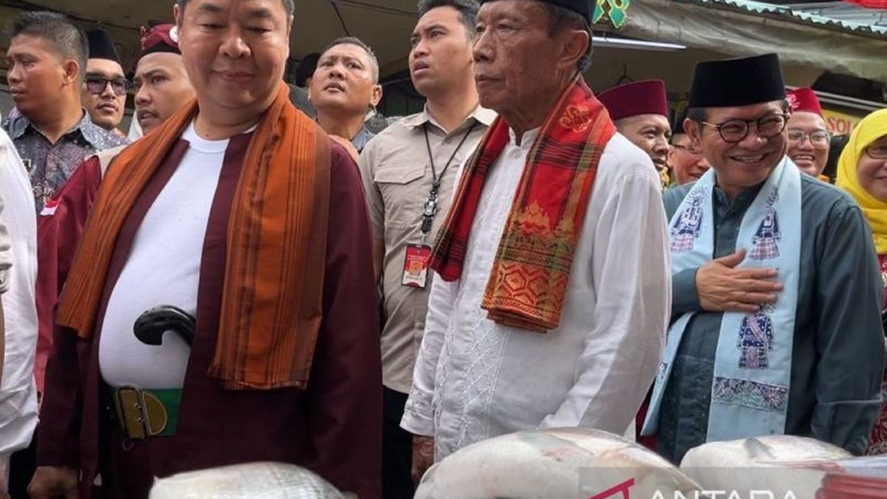 Penjabat Gubernur DKI Jakarta dan Gubernur terpilih meninjau Festival Bandeng Rawa Belong, Jakarta Barat, sebagai upaya pelestarian budaya Betawi dan pengembangan ekonomi lokal.