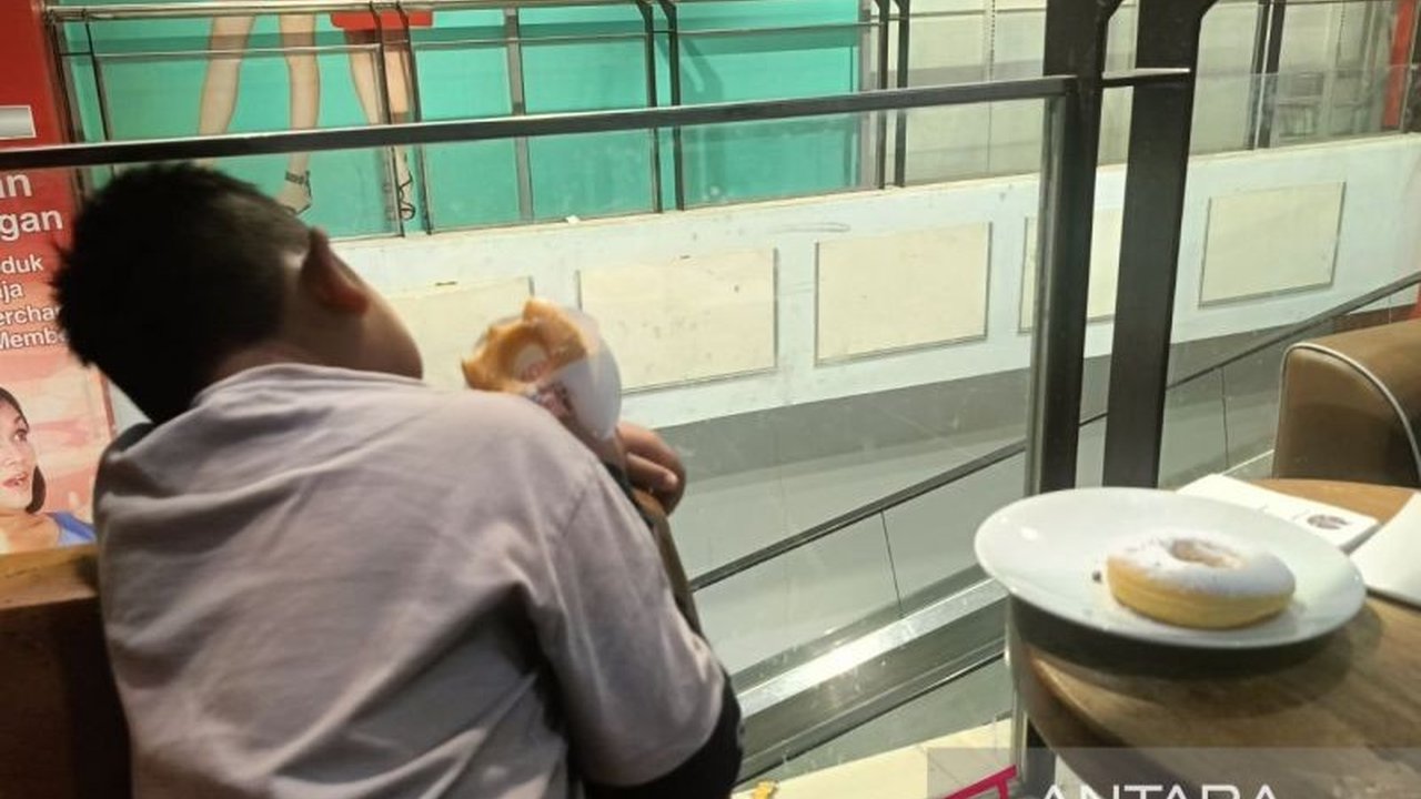 Ahli gizi di Samarinda menyarankan jeda minimal dua jam antara makan dan tidur untuk pencernaan optimal, serta tips memilih makanan sehat dan mengatasi kantuk di pagi hari.