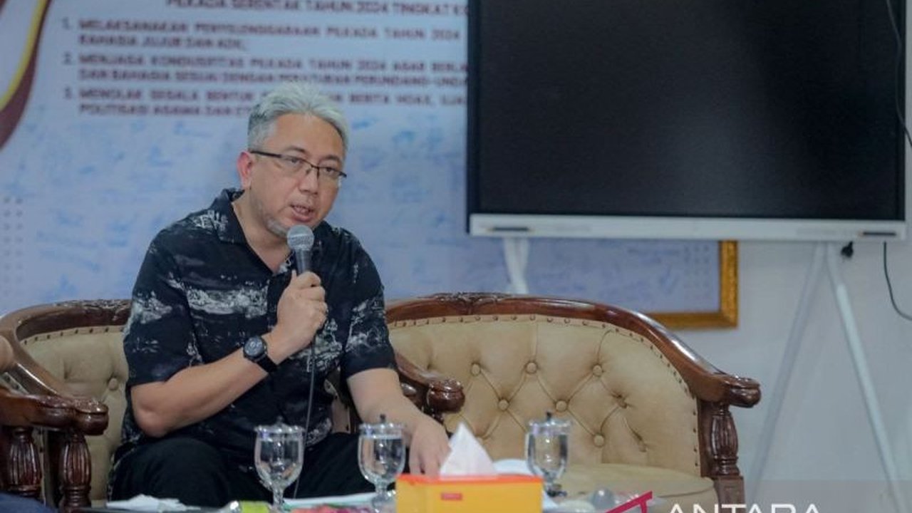 Pemkot Bandung bertekad membentuk 500 kawasan bebas sampah (KBS) pada Maret 2025 untuk mengatasi masalah sampah di wilayah perumahan dan permukiman, melanjutkan program yang telah berhasil membentuk 414 KBS.