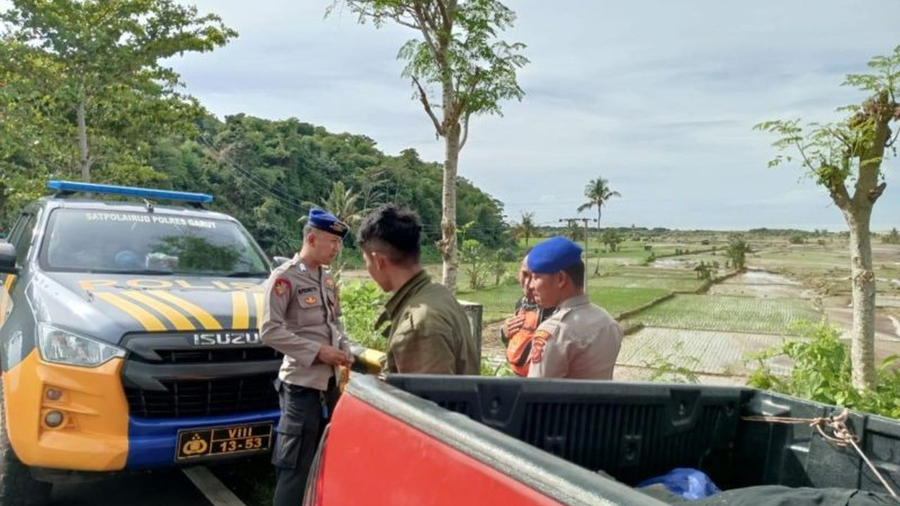 Pencarian Warga Hilang Terseret Arus Sungai di Garut
