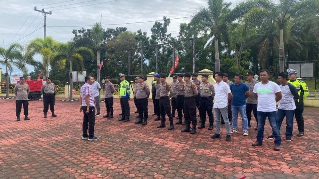 Kepolisian Resor Mukomuko menerjunkan 41 personel untuk mengamankan libur nasional Isra Miraj dan Tahun Baru Imlek 2025, dengan fokus pengamanan di objek vital dan tempat keramaian.