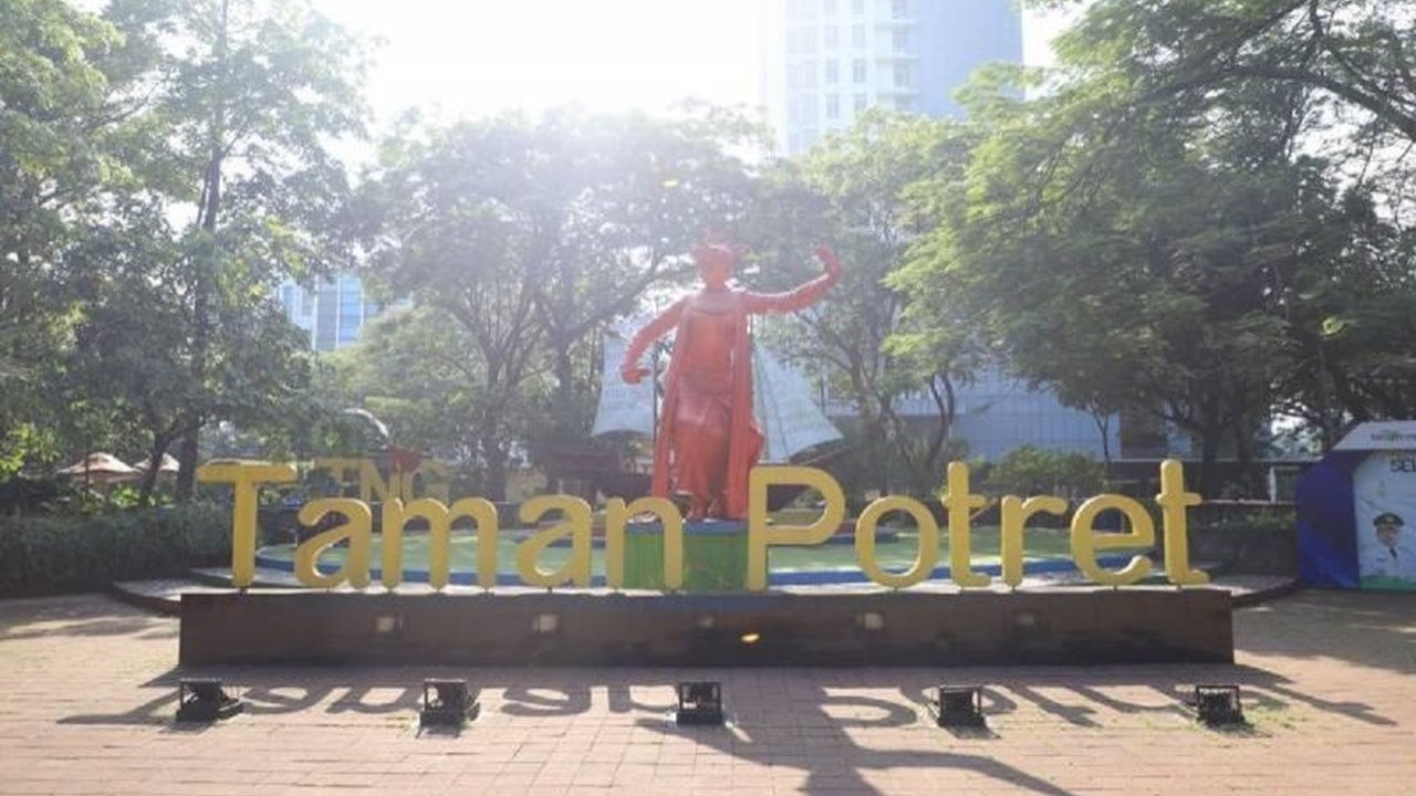 Dinas Kebudayaan dan Pariwisata Kota Tangerang menyiagakan 330 petugas kebersihan di 32 taman tematik untuk memastikan kenyamanan 7 juta pengunjung di tahun 2024, termasuk imbauan menjaga kebersihan dan keamanan.