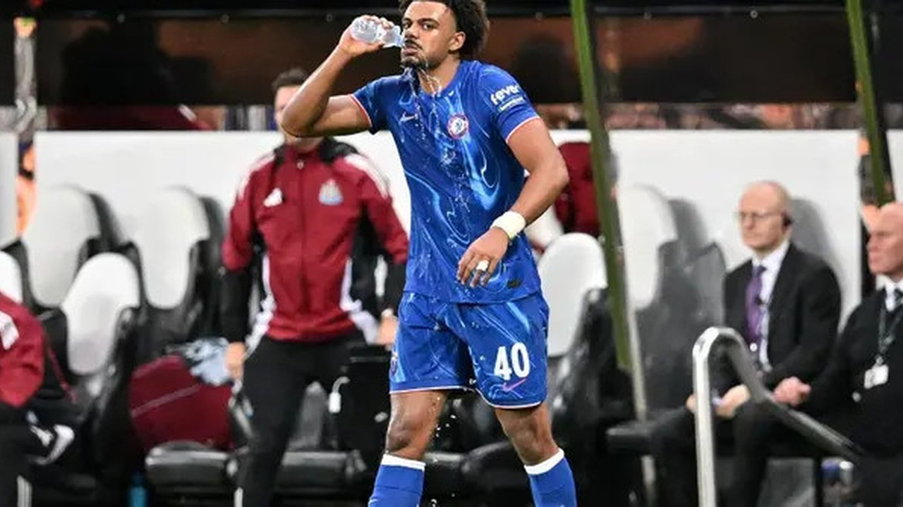 Juventus resmi merekrut Renato Veiga dari Chelsea pada bursa transfer Januari 2025, Selasa (28/1/2025). (AFP/ANDY BUCHANAN)