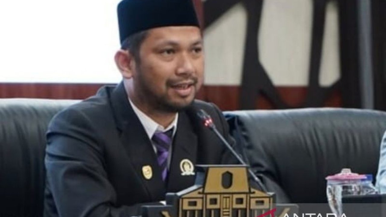 Ketua DPRD Banjarmasin, Rikval Fachruri, masuk dalam bursa calon Ketua Asosiasi DPRD Kota Seluruh Indonesia (ADEKSI) periode 2025-2030, berkomitmen menghadapi tantangan digitalisasi dan transparansi.