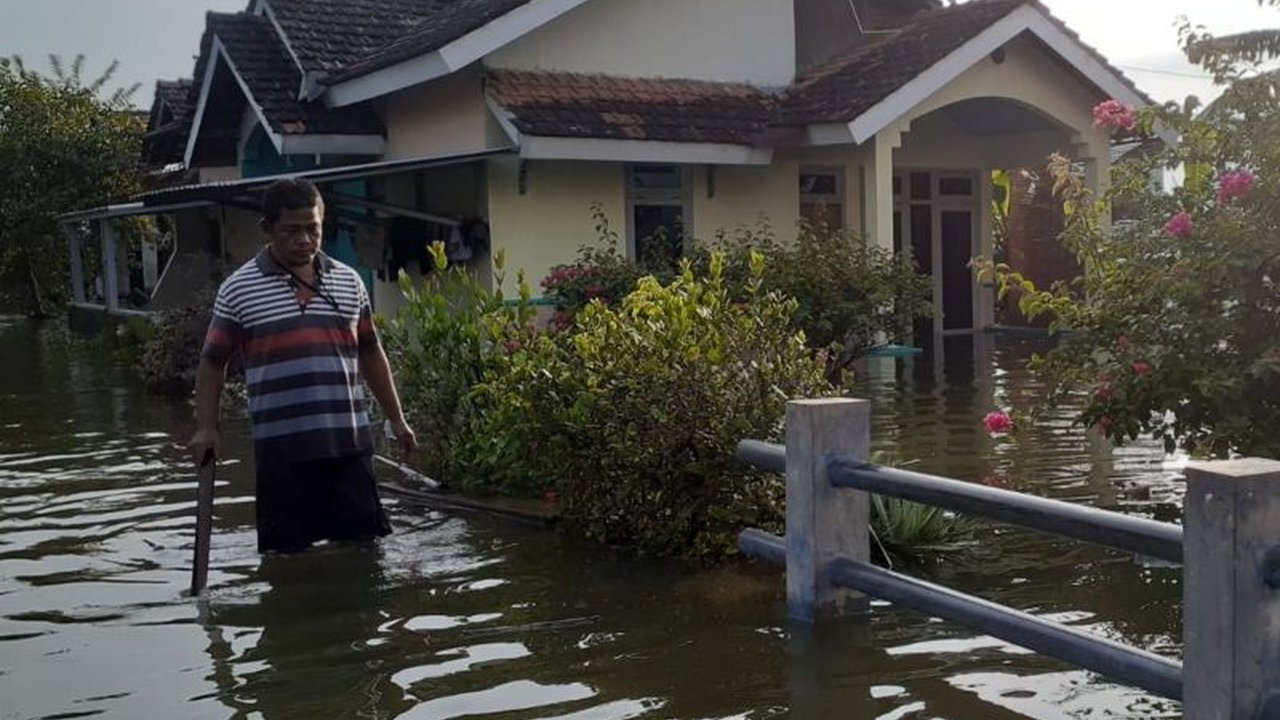 Setelah beberapa hari mengungsi akibat banjir yang melanda enam desa di Kudus, Jawa Tengah, para pengungsi telah kembali ke rumah masing-masing menyusul surutnya genangan air.