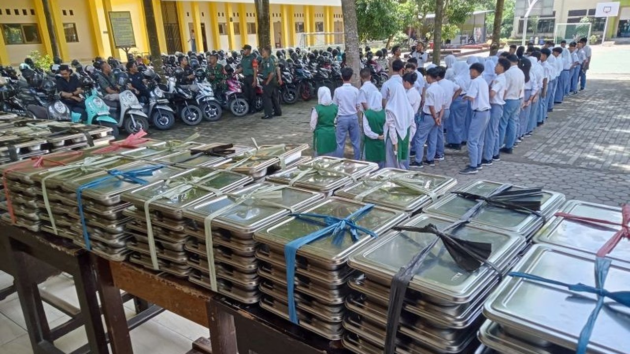 Pemerintah Kota Mataram siap menggunakan dana Belanja Tidak Terduga (BTT) sekitar Rp7 miliar tahun 2025 untuk mendukung program Makan Bergizi Gratis (MBG) nasional, meskipun saat ini program masih berjalan parsial di tiga kecamatan.