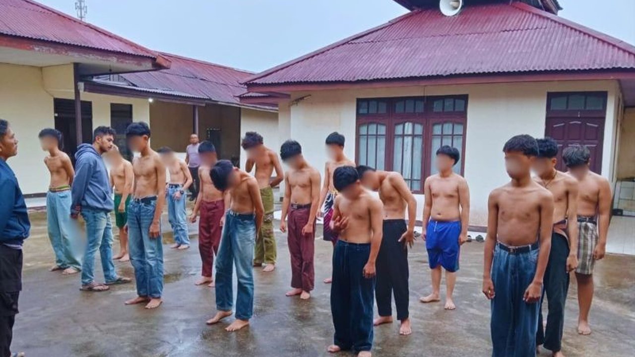 Polisi di Kubu Raya, Kalimantan Barat berhasil mencegah tawuran 19 pelajar SMP dari dua geng yang hendak beradu di Dusun Mega Jaya berkat kesigapan warga dan program pos kamling.