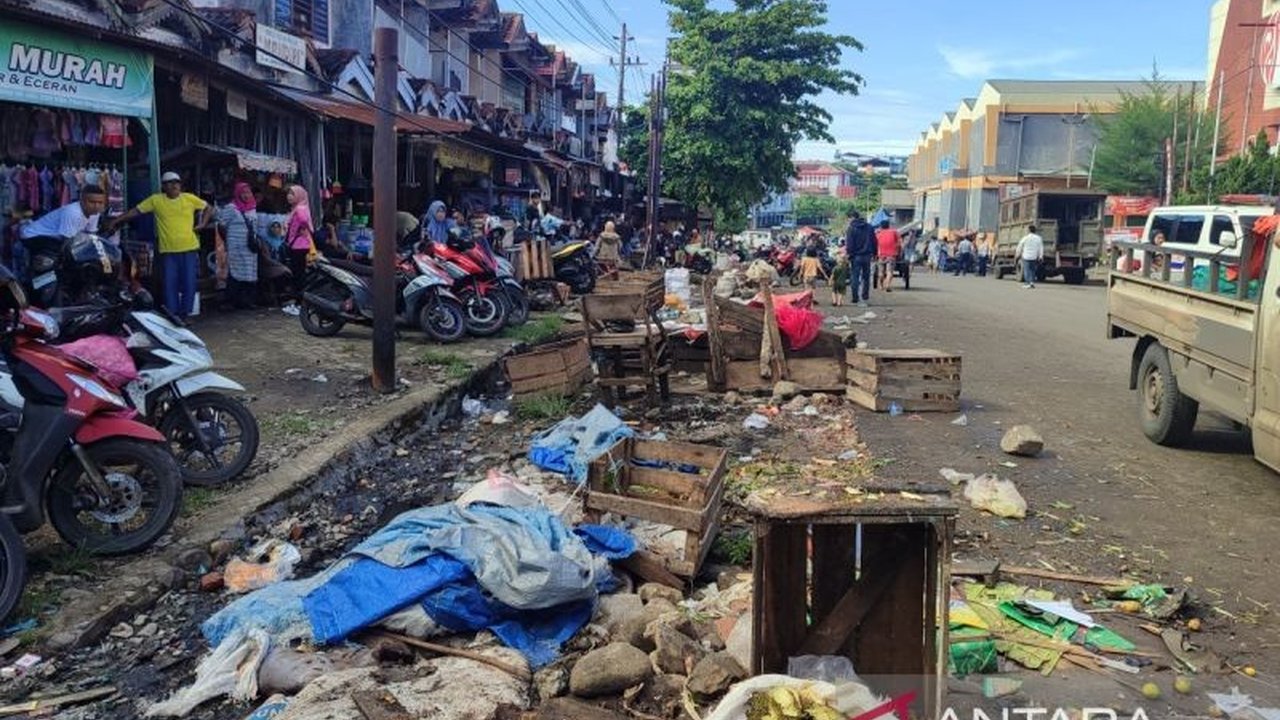 Pemkot Bengkulu menginisiasi pengelolaan bank sampah di seluruh kelurahan untuk mengurangi penumpukan sampah dan meningkatkan kebersihan lingkungan, sebagai bagian dari program 100 hari Wali Kota terpilih.