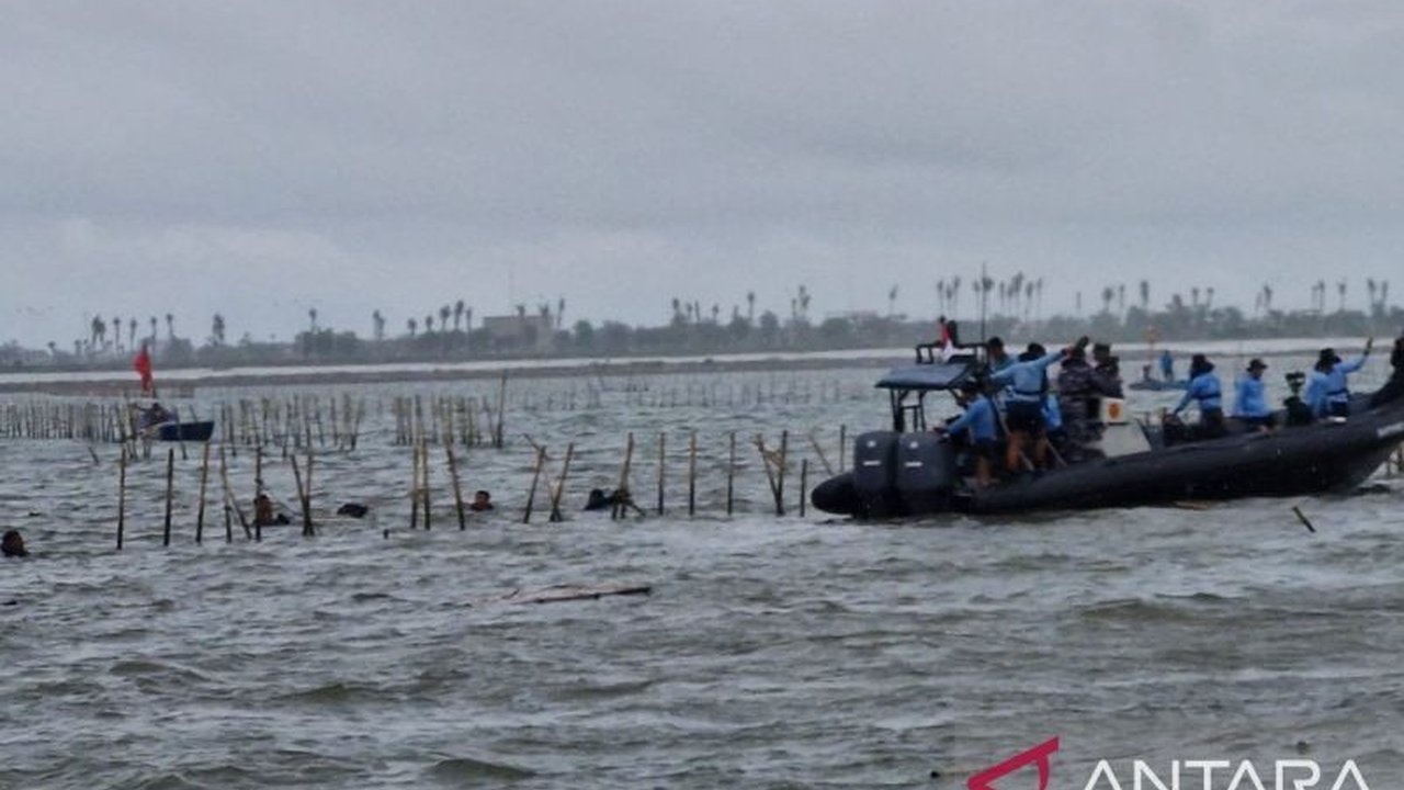 Tim gabungan TNI AL, Polri, KKP, dan nelayan telah membongkar 18,7 km dari 30,16 km pagar laut di perairan utara Kabupaten Tangerang, kendala cuaca dan keramba besar jadi tantangan.