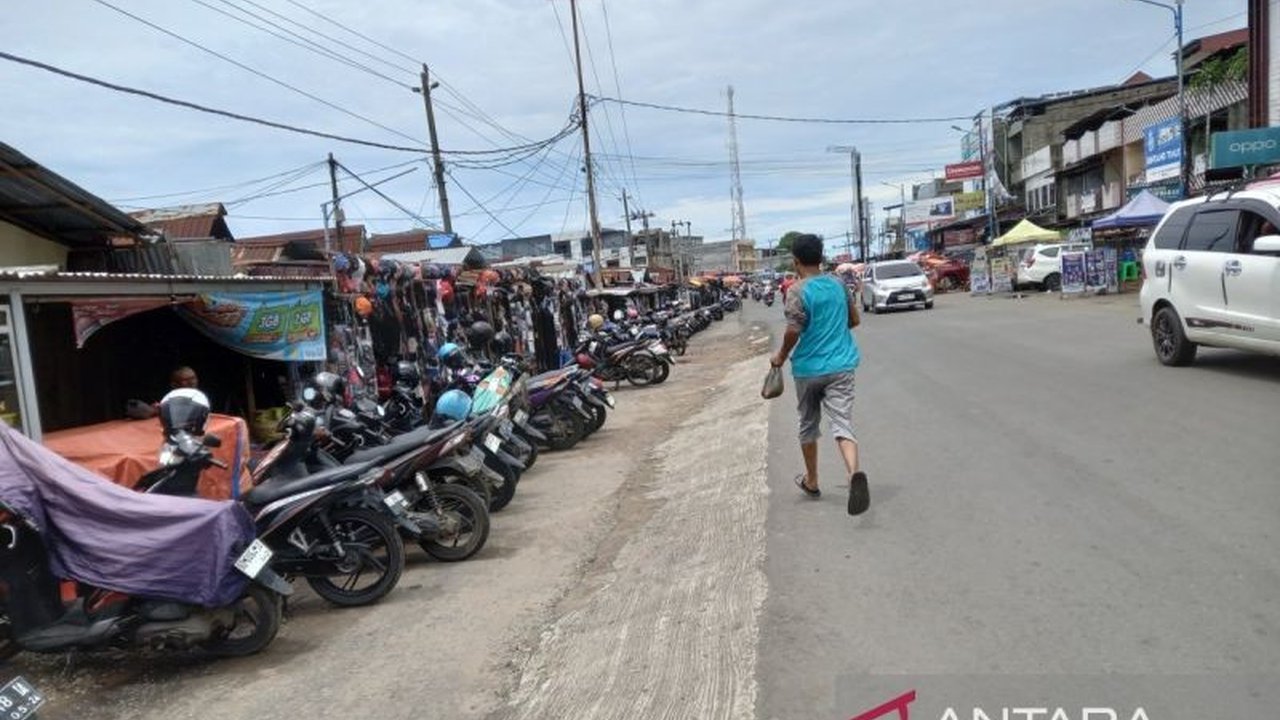 Bapenda Kota Bengkulu melakukan evaluasi menyeluruh terhadap 500 juru parkir untuk meningkatkan Pendapatan Asli Daerah (PAD) dari sektor retribusi parkir, termasuk penertiban parkir liar dan penegakan aturan.
