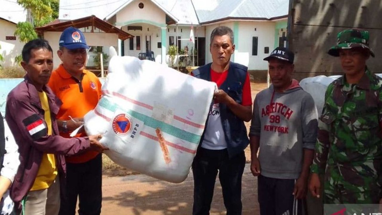Kementerian Sosial (Kemensos) mendirikan dapur umum di Gorontalo Utara untuk membantu warga terdampak banjir yang melanda beberapa desa di Kecamatan Tomilito, dengan dukungan penuh dari Pemda dan aparat setempat.