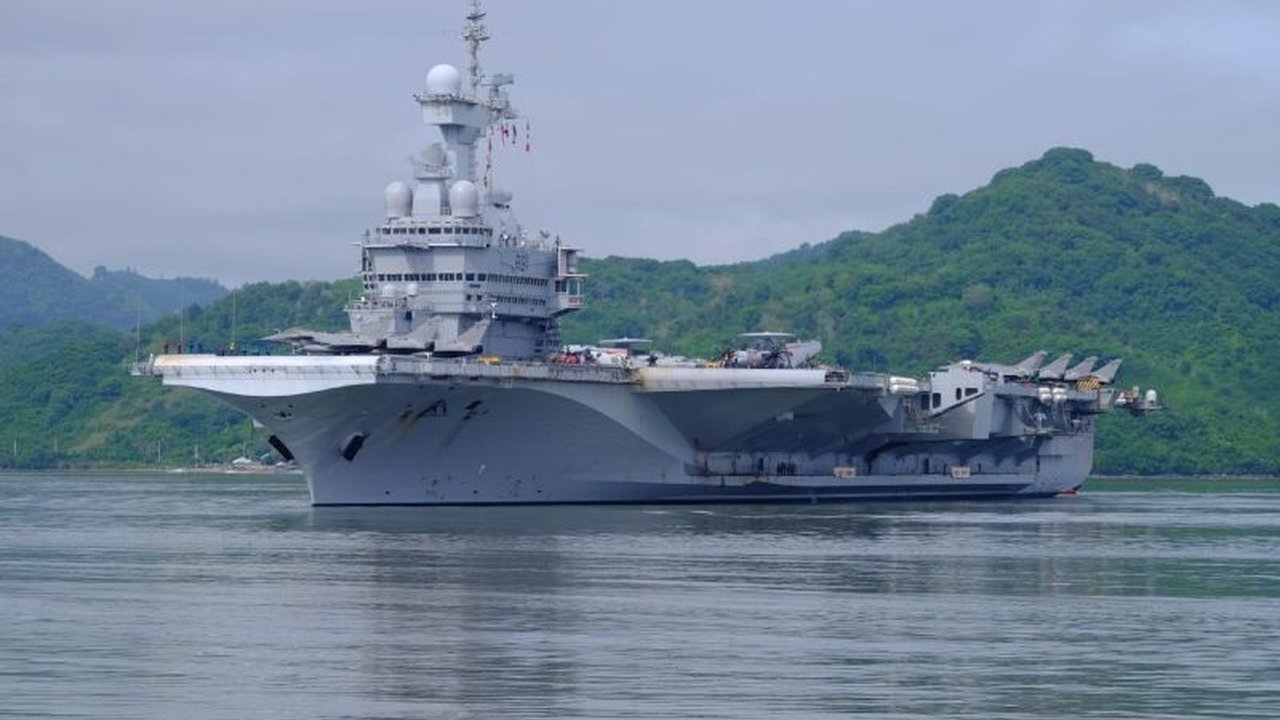 Kapal Induk Prancis Charles de Gaulle Sandar di Lombok: Pererat Hubungan Bilateral