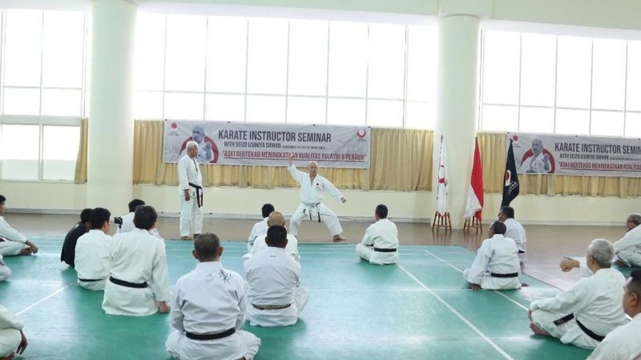 Akademi Seni-Beladiri Karate Indonesia (ASKI) menggelar rapat kerja nasional (rakernas) di Jakarta untuk membahas perbaikan organisasi, peningkatan kualitas atlet, dan kerja sama internasional guna meningkatkan prestasi karateka Indonesia.