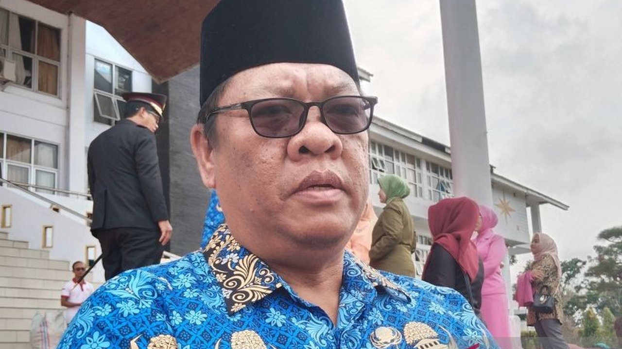 Pemkab Mukomuko, Bengkulu, memberhentikan tenaga honorer non-database BKN sesuai aturan pemerintah, sementara honorer yang lolos seleksi PPPK tahap pertama akan dialihkan menjadi PPPK paruh waktu.