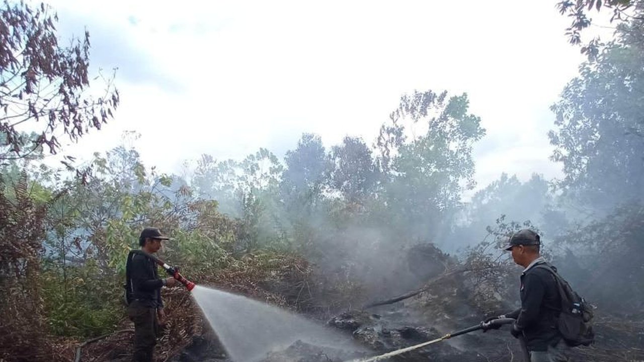 Pemerintah Kota Palangka Raya menargetkan pengesahan Raperda pengendalian Karhutla pada tahun 2025 untuk memperkuat langkah pencegahan kebakaran hutan dan lahan serta mendukung pembangunan berkelanjutan.