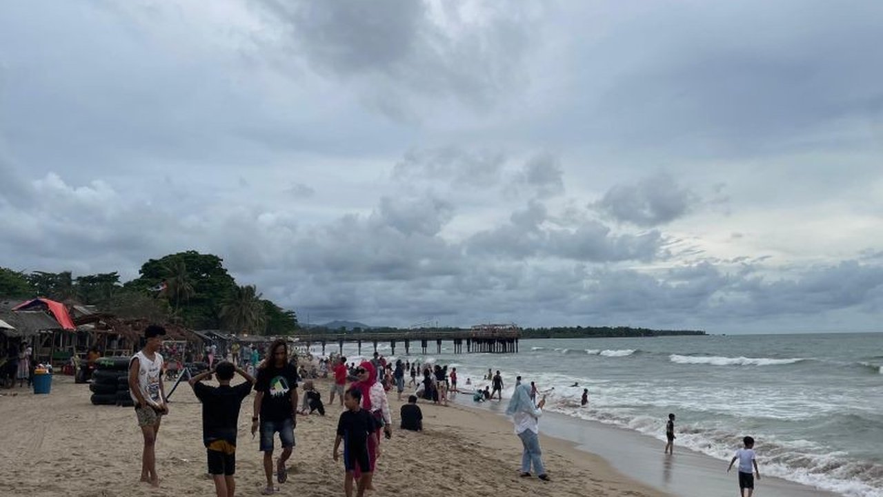 Polres Cilegon menerjunkan Satgas Gakkum untuk mencegah pungutan liar di Pantai Anyer selama libur Isra Miraj, cuti bersama, dan Tahun Baru Imlek 2025, guna memastikan kenyamanan wisatawan.