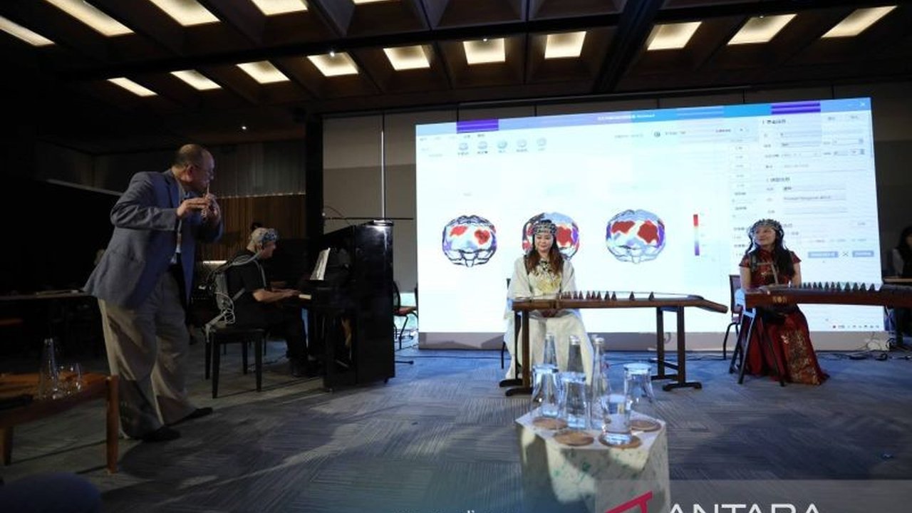 Wakil Menteri Pendidikan Tinggi, Sains, dan Teknologi (Wamendiktisaintek) RI, Stella Christie, mengungkapkan pengaruh musik terhadap perkembangan otak dan kesehatan, serta menjelaskan kolaborasi dengan Tsinghua University dalam kuliah umum di Denpasar.