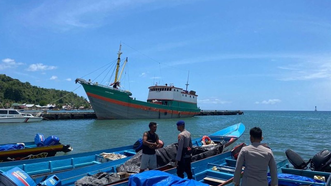 Pemerintah mendorong hilirisasi rumput laut di Maluku Utara untuk meningkatkan produksi, nilai tambah, dan daya saing di pasar global, memanfaatkan potensi geografis dan permintaan pasar internasional yang tinggi.