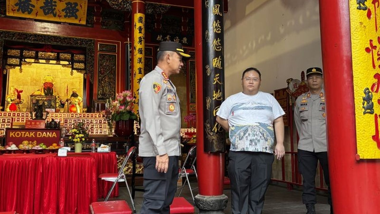 Polrestabes Bandung Sterilisasi 20 Vihara Jelang Imlek