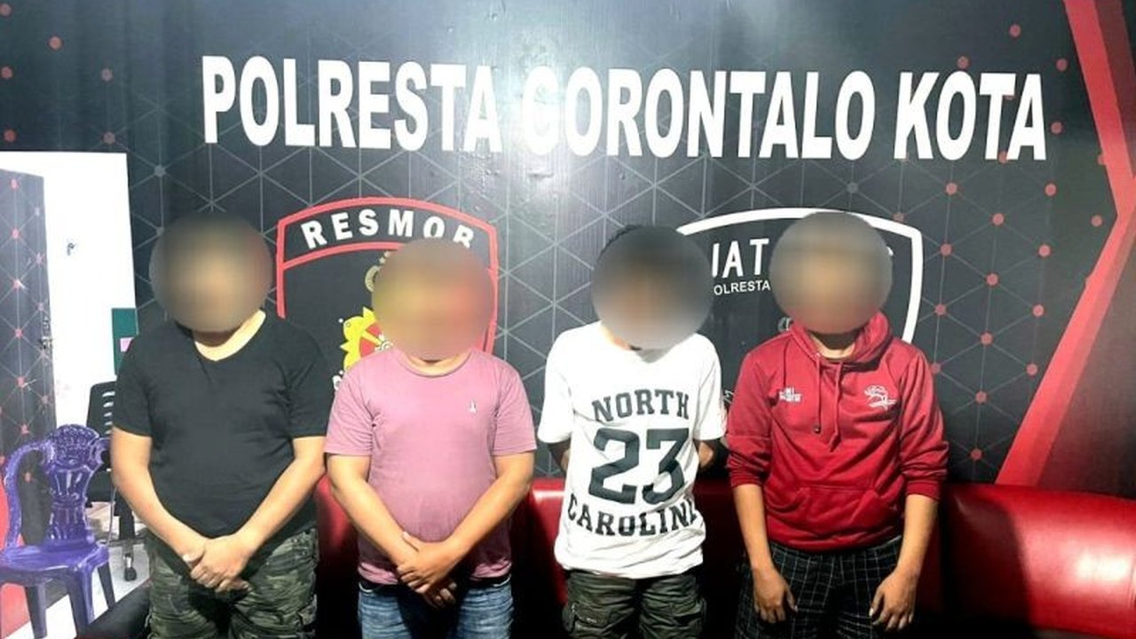 Empat Daftar Pencarian Orang (DPO) kasus penggelapan mobil lintas provinsi berhasil ditangkap di Gorontalo setelah sebelumnya disewa dari rental mobil di Kota Gorontalo dan dijual kembali di Manado.