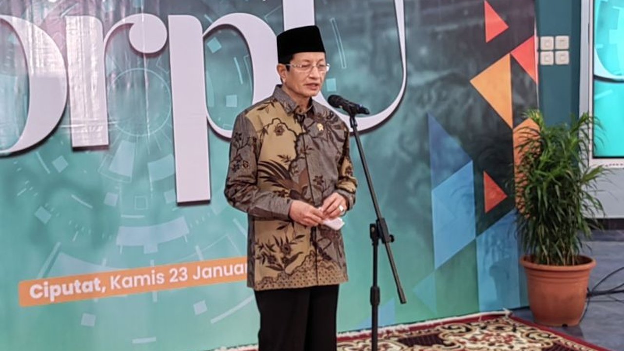 Menteri Agama Nasaruddin Umar mendorong perubahan mental santri agar lebih percaya diri dan menjadi bagian dari masyarakat terdepan, bukan hanya sebagai kelompok minoritas, serta mengajak ASN Kemenag untuk berani tampil sebagai agen perubahan.