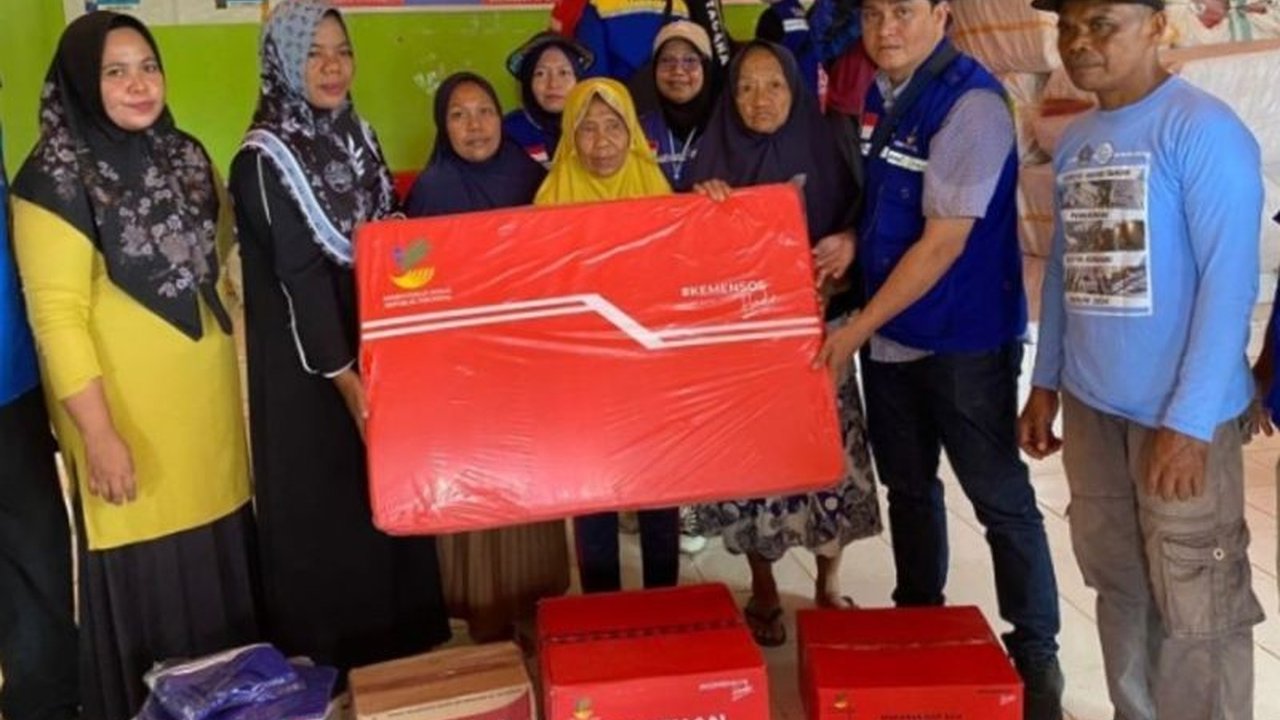 Dinas Sosial Sulawesi Tenggara menyalurkan bantuan logistik kepada 231 kepala keluarga yang terdampak banjir di Kendari setelah hujan deras pada 27 Januari 2024, berkolaborasi dengan pemerintah kelurahan untuk memastikan penyaluran tepat sasaran.