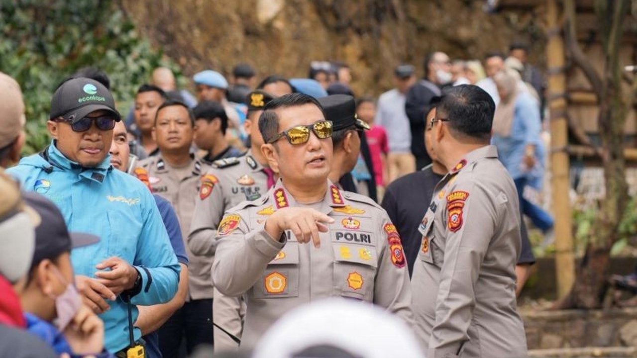 Polresta Bandung meningkatkan patroli keamanan di berbagai tempat wisata Kabupaten Bandung selama libur panjang Isra Miraj dan Imlek 2025 untuk mencegah kejahatan dan memastikan keselamatan pengunjung.