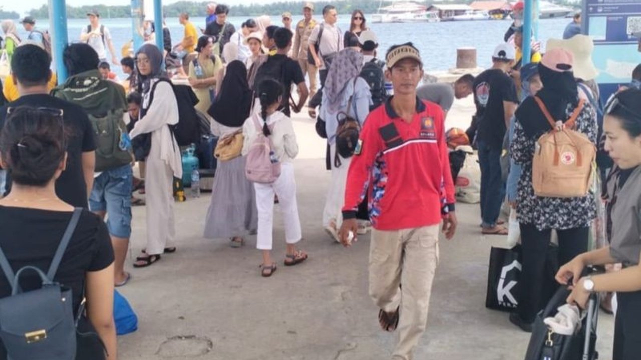 Libur panjang Imlek 2025 di Pulau Harapan, Kepulauan Seribu, diramaikan oleh 2.407 wisatawan domestik dan mancanegara, memberikan dampak positif bagi perekonomian warga setempat.