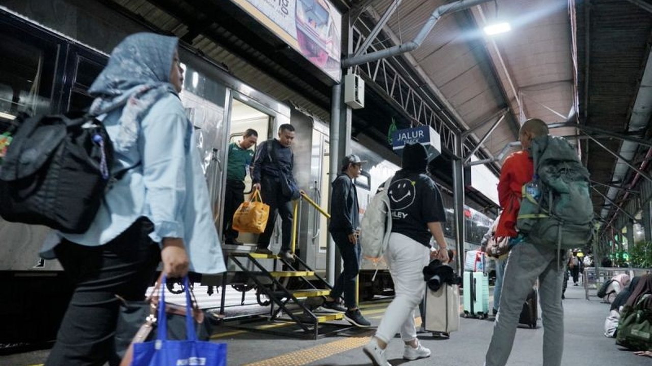 Mulai 1 Februari 2025, Kereta Api Argo Merbabu relasi Semarang-Jakarta akan beroperasi tiga kali sehari, menambah pilihan perjalanan bagi masyarakat.