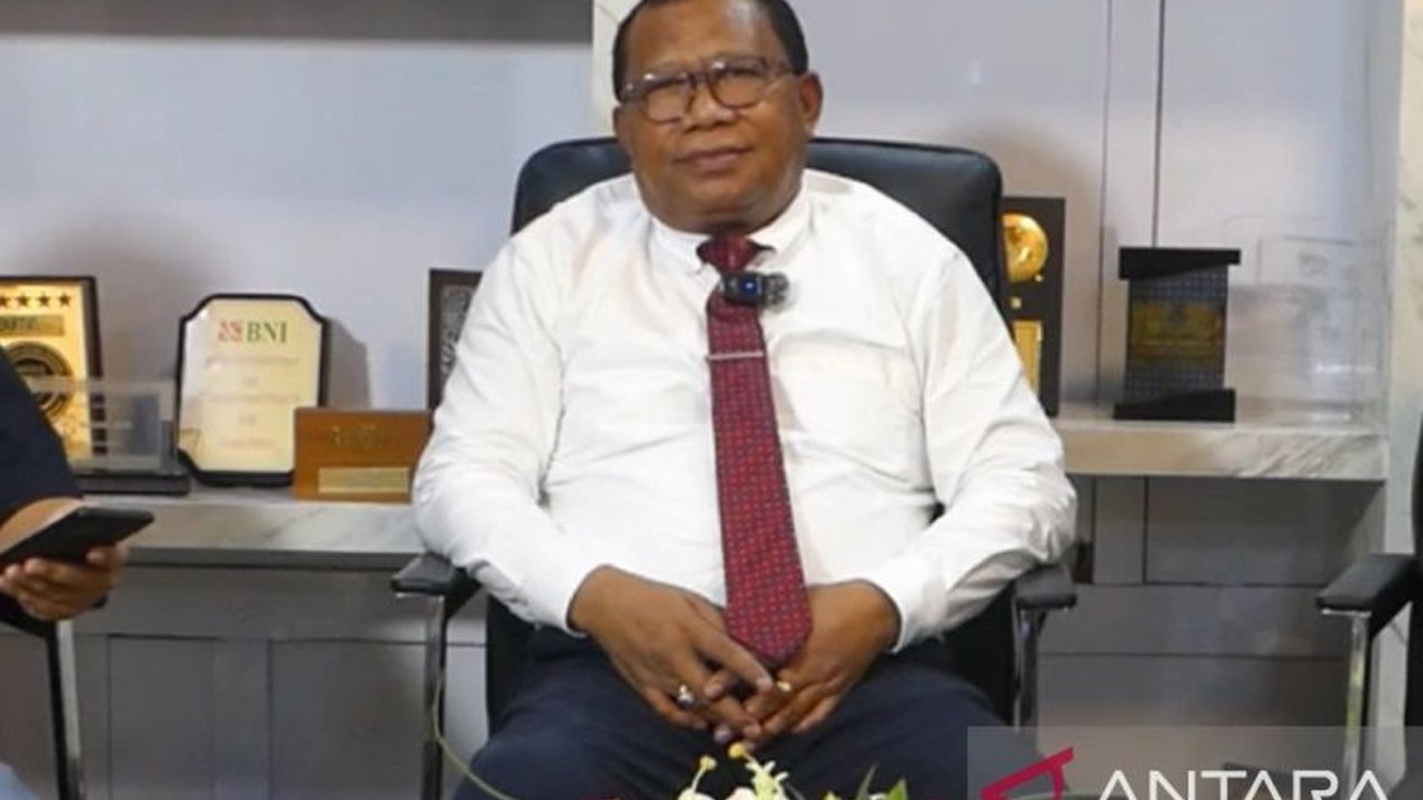 Universitas Pattimura (Unpatti) Ambon menginisiasi pusat unggulan kepulauan untuk meneliti dan mengembangkan potensi kemaritiman Maluku, guna meningkatkan kesejahteraan nelayan dan pengelolaan sumber daya laut yang berkelanjutan.