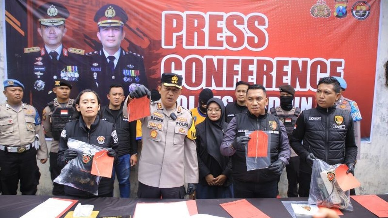 Polres Madiun berhasil menangkap dua pelaku curanmor; Doni Aris Setiawan, residivis dengan 33 aksi pencurian, dan Jekfar Shodik yang melakukan dua pencurian di Madiun.