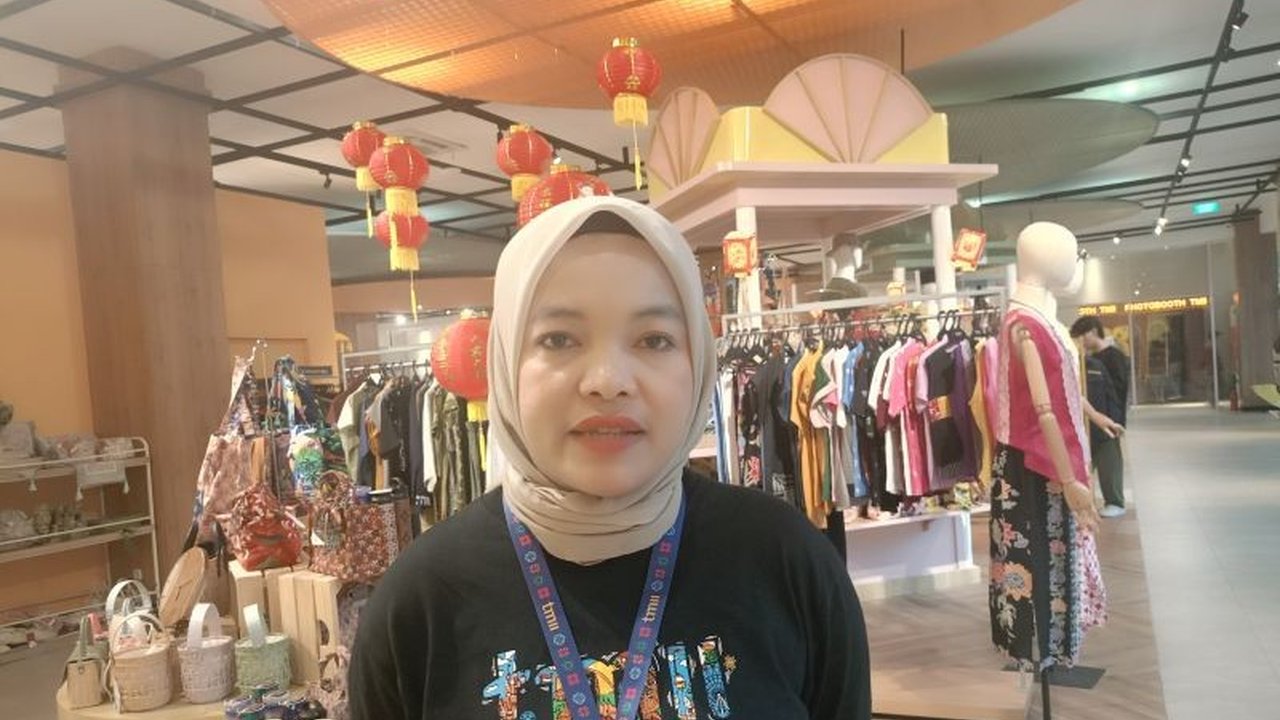 TMII Jakarta Timur menggelar berbagai atraksi dan pertunjukan menarik seperti barongsai, Tari Bian Lian, dan Festival Pecinan untuk merayakan Tahun Baru Imlek 2025, dilengkapi pula dengan berbagai fasilitas dan pengamanan untuk kenyamanan pengunjung.