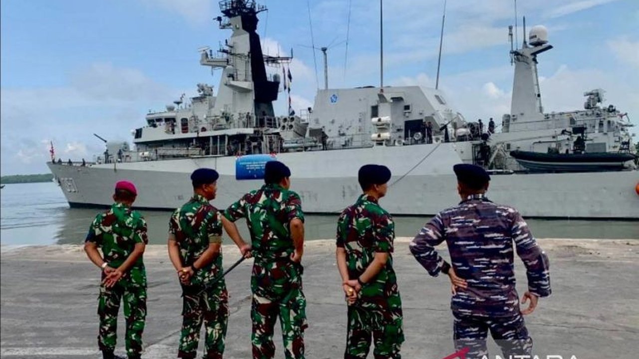 KRI Bung Tomo-357 berlayar ke Karachi, Pakistan untuk berpartisipasi dalam latihan perang multilateral Aman Exercise 2025 pada 7-11 Februari 2025, meliputi latihan fase pangkalan dan laut, serta diskusi keamanan maritim.
