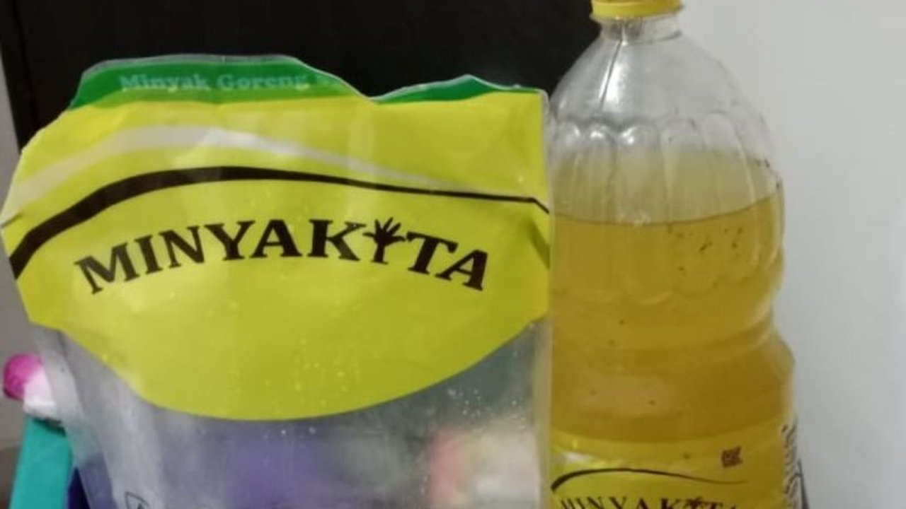 Pemerintah Provinsi Riau melarang penjualan Minyakita di atas Harga Eceran Tertinggi (HET) Rp15.700/liter dan akan meningkatkan pengawasan untuk melindungi konsumen dari pedagang nakal.