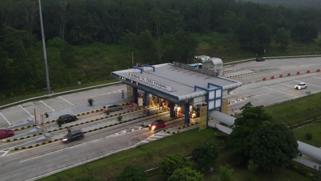 Selama libur Isra Miraj dan Imlek 2025, tercatat 120.647 kendaraan melintasi Tol Bakauheni-Terbanggi Besar, meningkat 12% dari hari biasa, dengan puncaknya pada Sabtu, 25 Januari, mencapai 44.020 kendaraan.