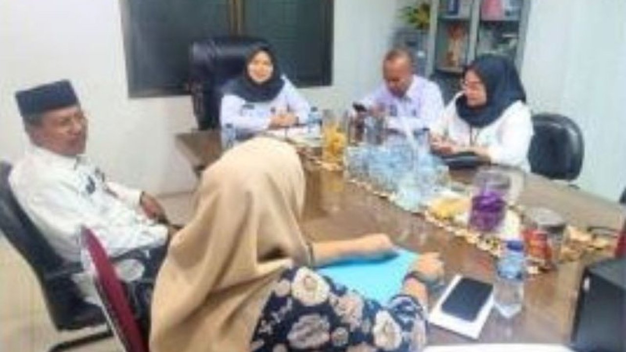 Kemenkumham Riau membantu Pemerintah Kabupaten Kuantan Singingi harmonisasi Ranperda Perlindungan Masyarakat Hukum Adat untuk memastikan aturan tak bertentangan dengan hukum yang lebih tinggi dan efektif di lapangan.