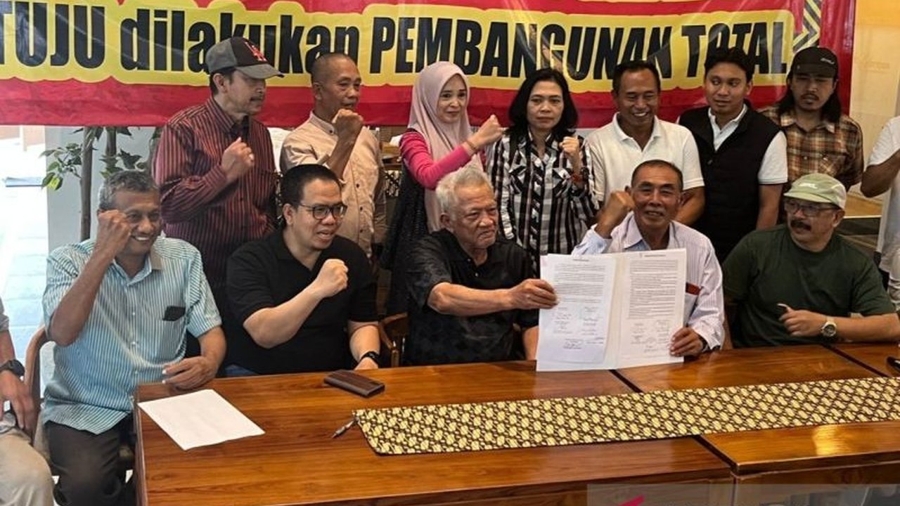 Pemkot Malang berupaya menyelesaikan DED renovasi Pasar Besar senilai Rp275 miliar pada pertengahan Februari 2025, dengan dukungan pedagang dan pengajuan anggaran APBN untuk bangunan tiga lantai.