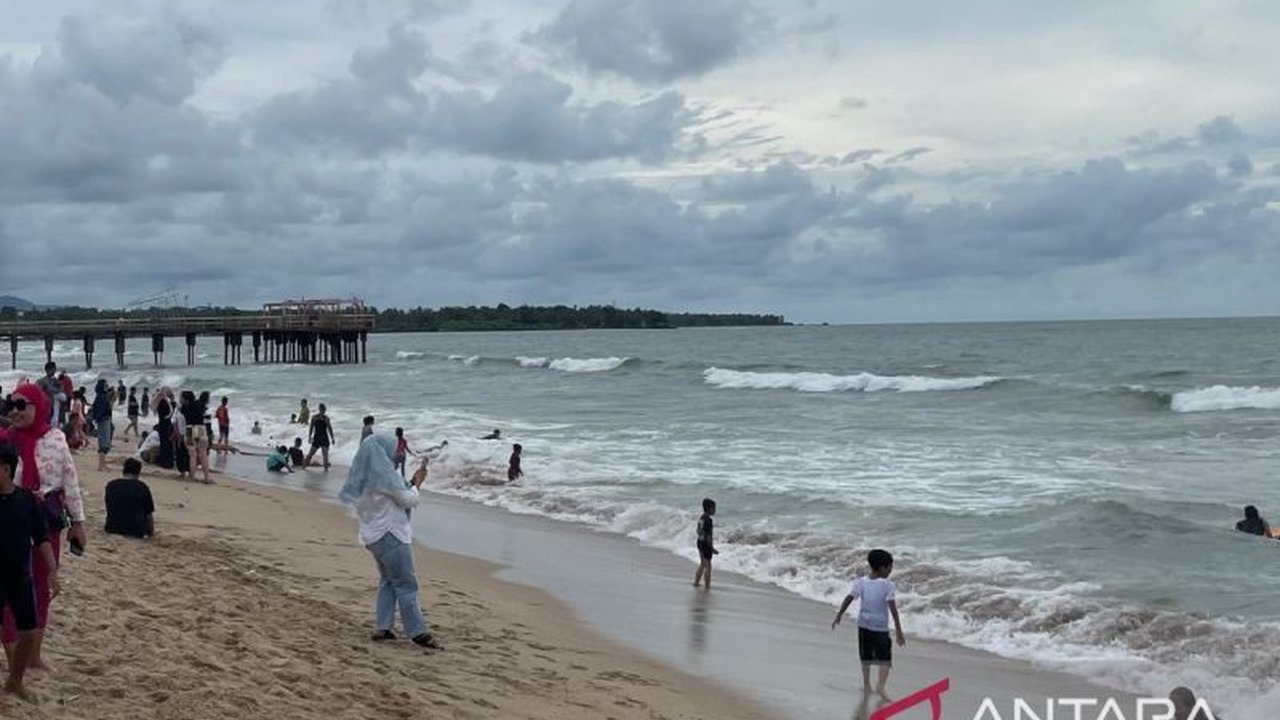 Kepolisian Cilegon memprediksi puncak arus liburan di Pantai Anyer, Banten akan berlangsung hingga Rabu, 29 Januari 2024, dengan penerapan sistem satu arah untuk mengurai kepadatan kendaraan.