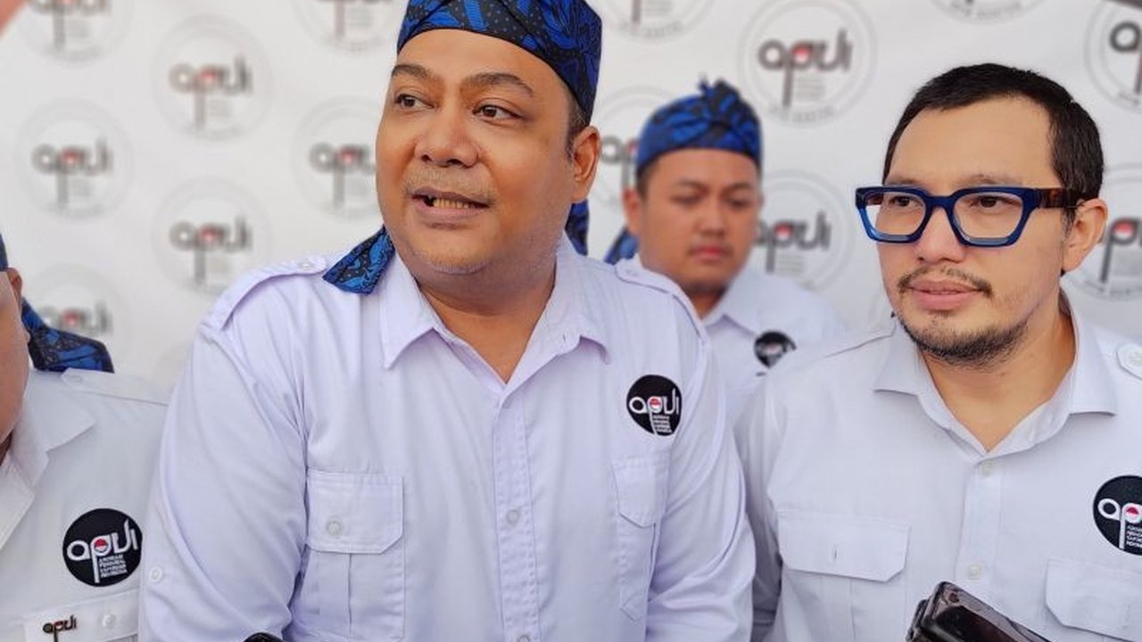 Asosiasi Personal Vaporizer Indonesia (APVI) dan Asosiasi Vaper Indonesia (AVI) berkomitmen hanya menjual produk kepada konsumen dewasa untuk mencegah peningkatan jumlah perokok muda, mengambil contoh keberhasilan Selandia Baru dalam mengurangi perokok.