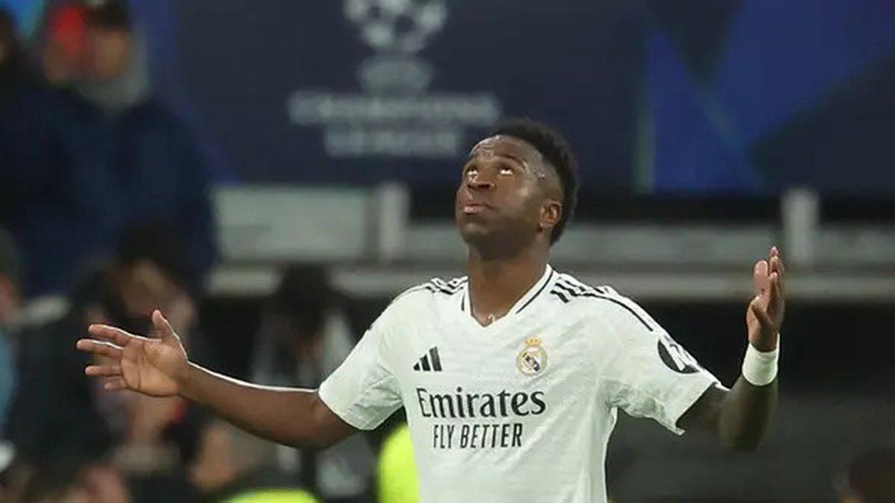 Real Madrid semakin tak terbendung usai dua gol Vinicius Junior, menit ke-55 dan 77, merobek jala gawang RB Salzburg. (Pierre-Philippe MARCOU/AFP)