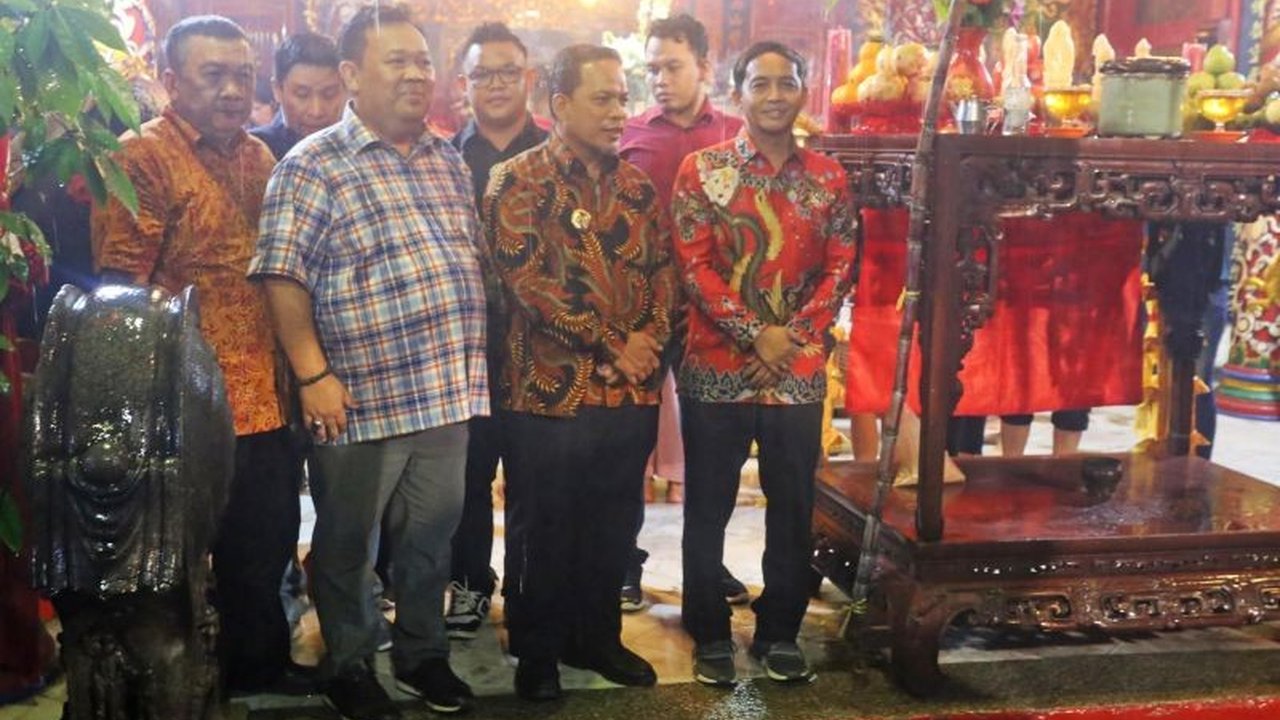 Menhut Kagum Perayaan Imlek di Klenteng Tertua Tangerang