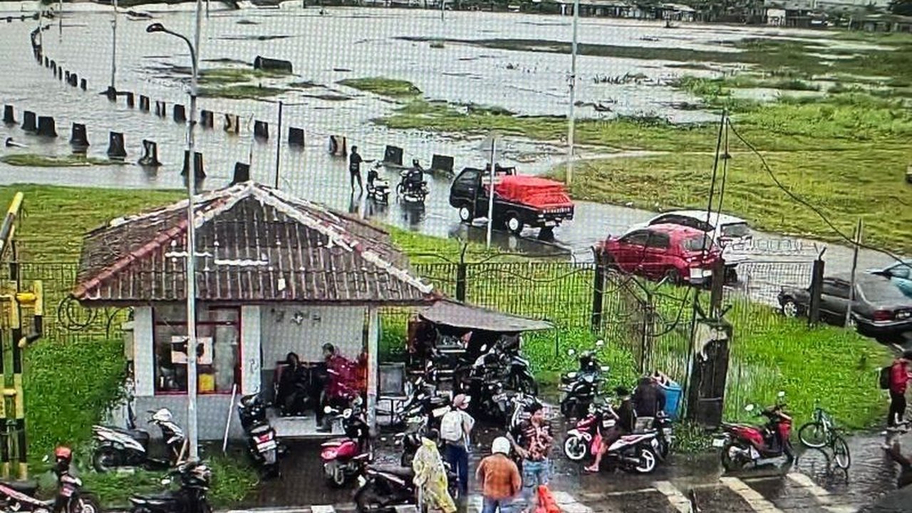 Banjir yang sempat menggenangi akses menuju Bandara Soekarno-Hatta pada Selasa malam telah surut, dan akses menuju bandara kini telah kembali normal.