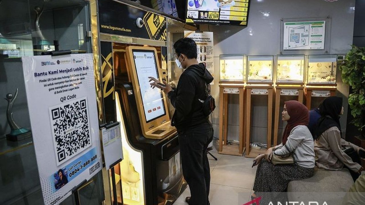 Harga emas Antam per gram hari Rabu, 29 Januari 2024, terpantau naik Rp10.000 menjadi Rp1.607.000, sementara harga buyback juga mengalami kenaikan.