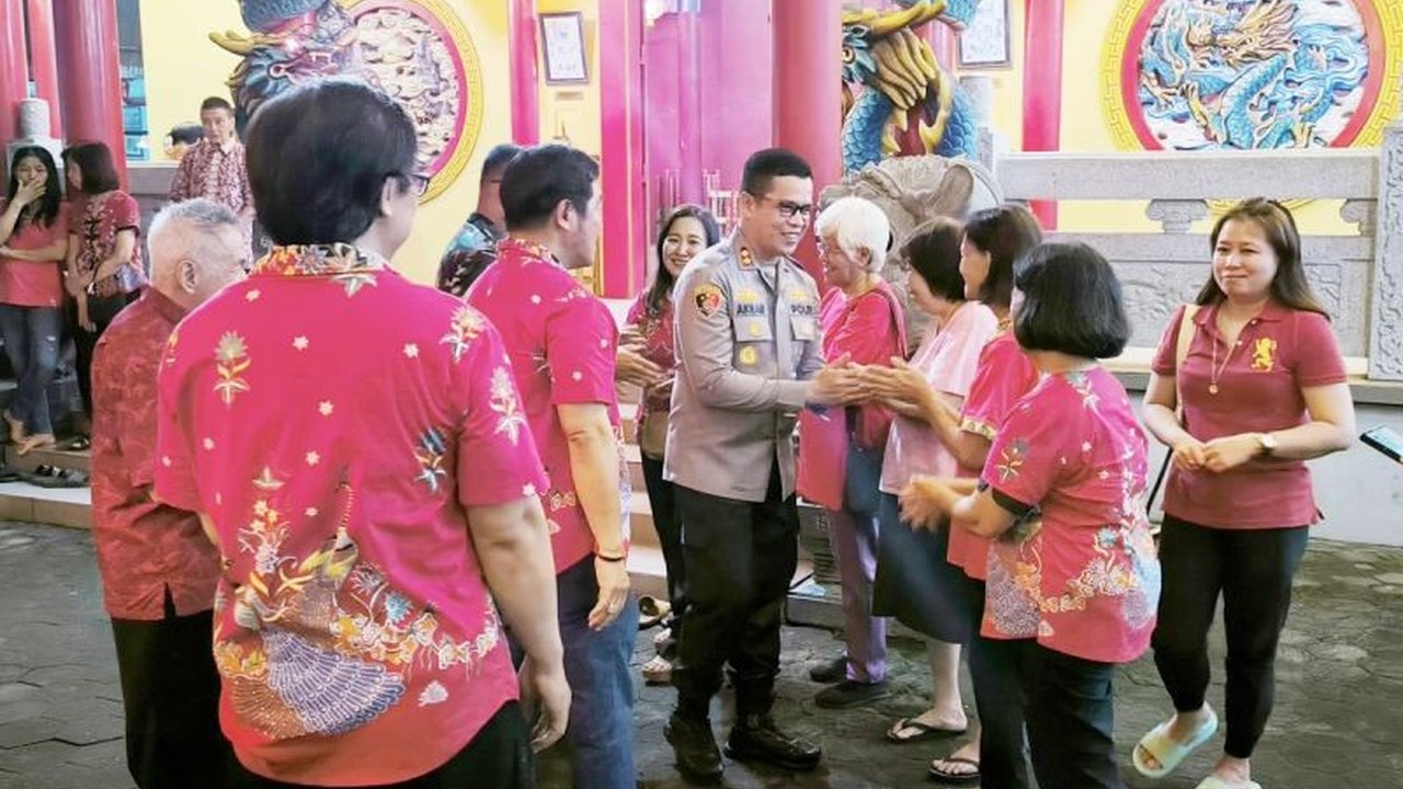 Kapolres dan Dandim Purbalingga memastikan keamanan dan kelancaran ibadah Imlek di Kelenteng Hok Tek Bio,  menunjukkan sinergisitas TNI-Polri dalam menjaga kerukunan umat beragama.