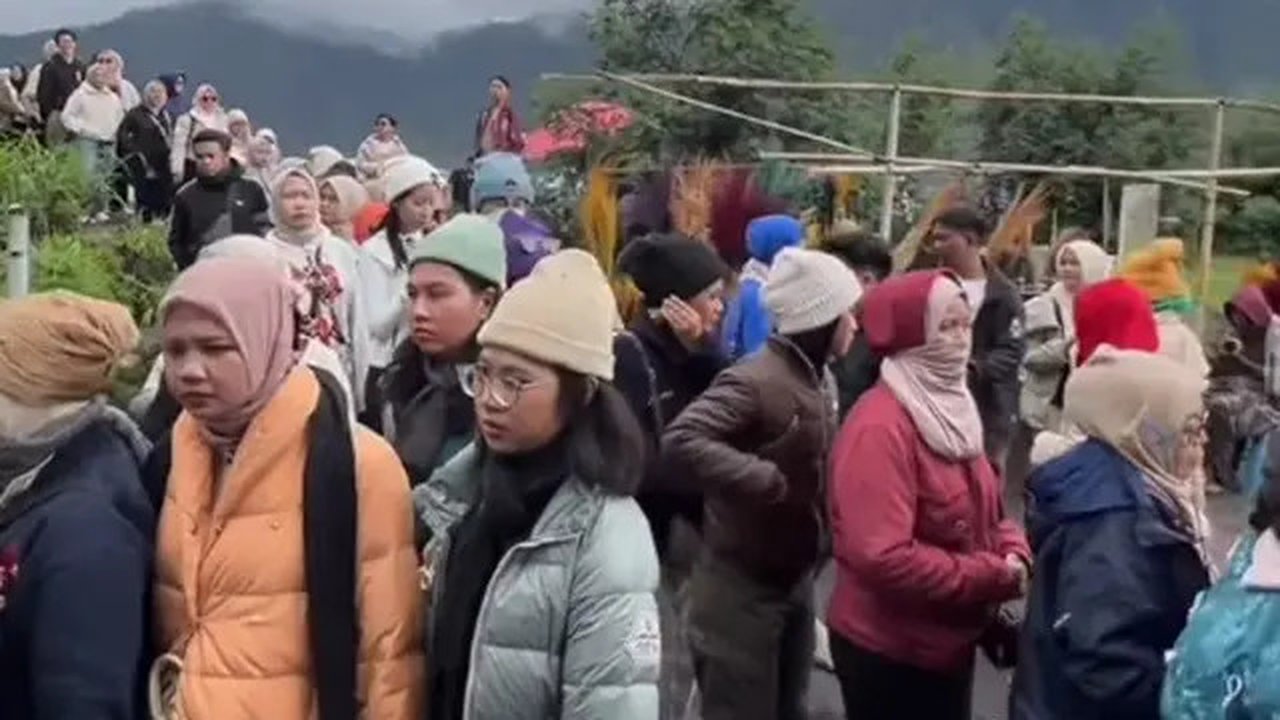 Penampakan antrean mengular di toilet Gunung Bromo. (Liputan6.com/ Dok bromoproject.id)