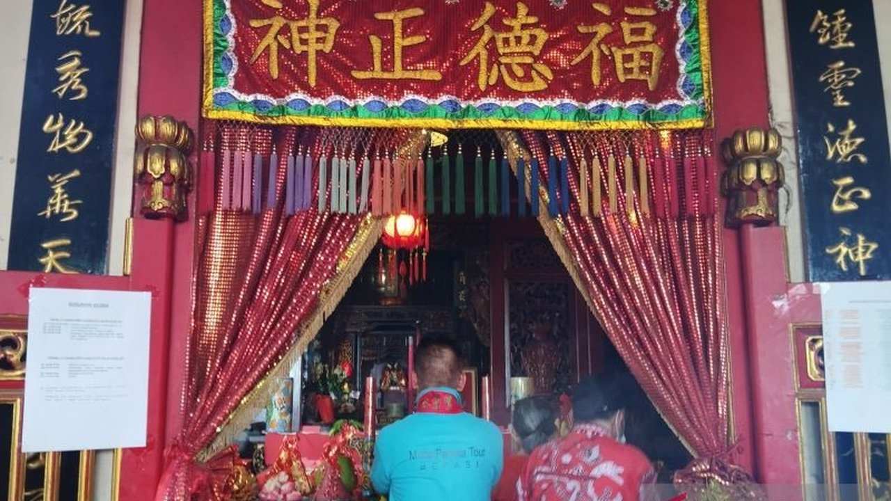 Polres Kudus meningkatkan keamanan perayaan Imlek 2023 dengan patroli ke Klenteng Hok Hien Bio, Klenteng Tanjungkarang, dan Menara Kudus, serta objek wisata,  melibatkan 40 personel dan berkoordinasi dengan polsek setempat.