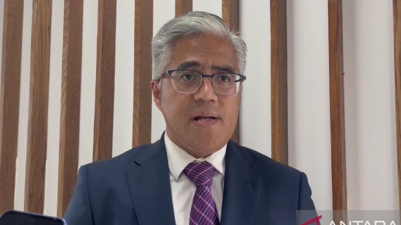 Kementerian Luar Negeri RI menyatakan hanya akan merespon isu penghentian hibah dan pinjaman AS melalui jalur komunikasi resmi setelah Gedung Putih umumkan penghentian sementara dana tersebut.