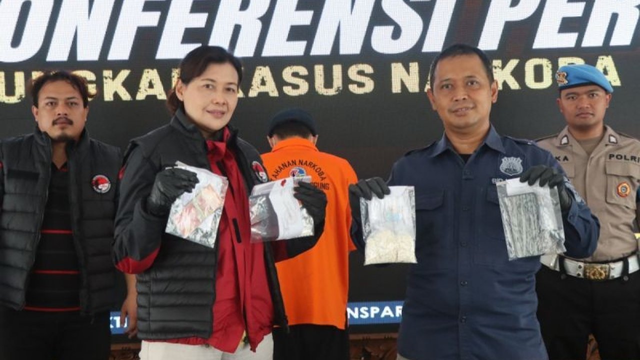Polres Temanggung mengamankan 700 butir obat keras jenis Yarindo dari seorang pengedar di Temanggung, Jawa Tengah, pada 29 Januari 2024, beserta barang bukti lainnya, dan tersangka terancam hukuman 12 tahun penjara.